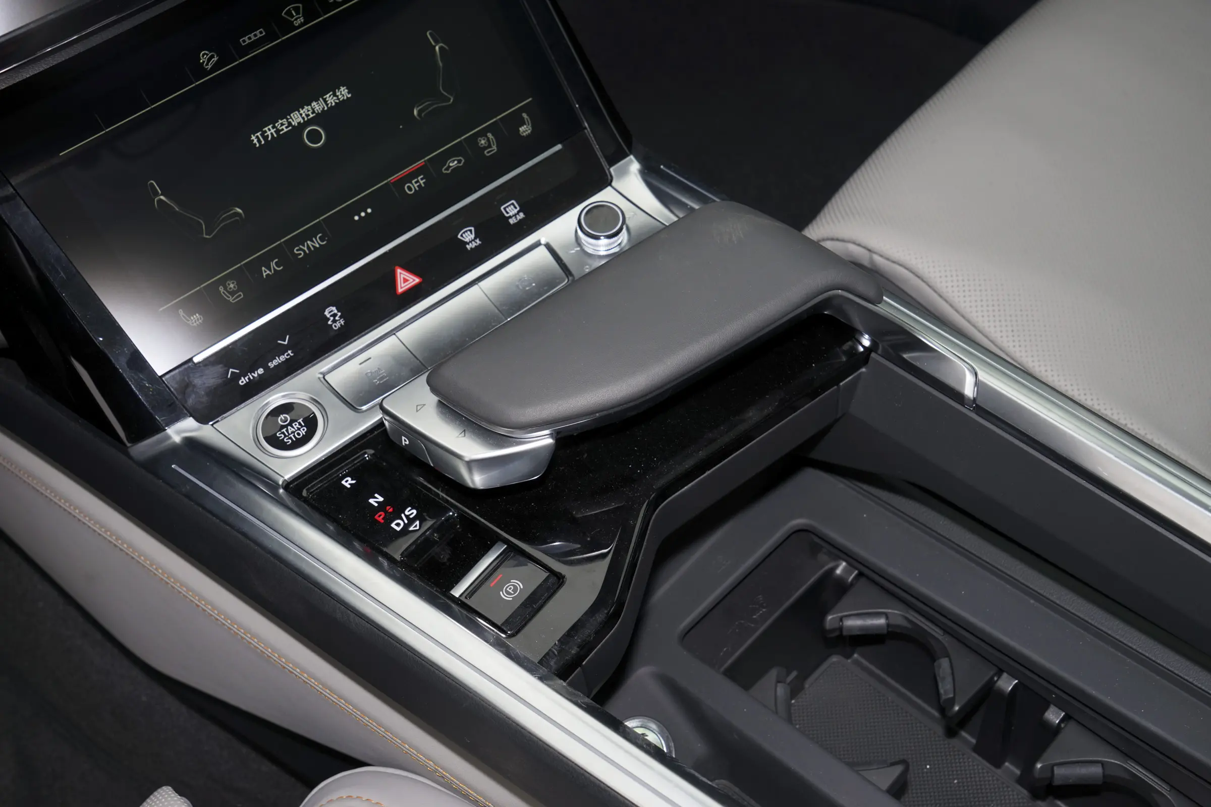 audi e-tron 2021 interior-3