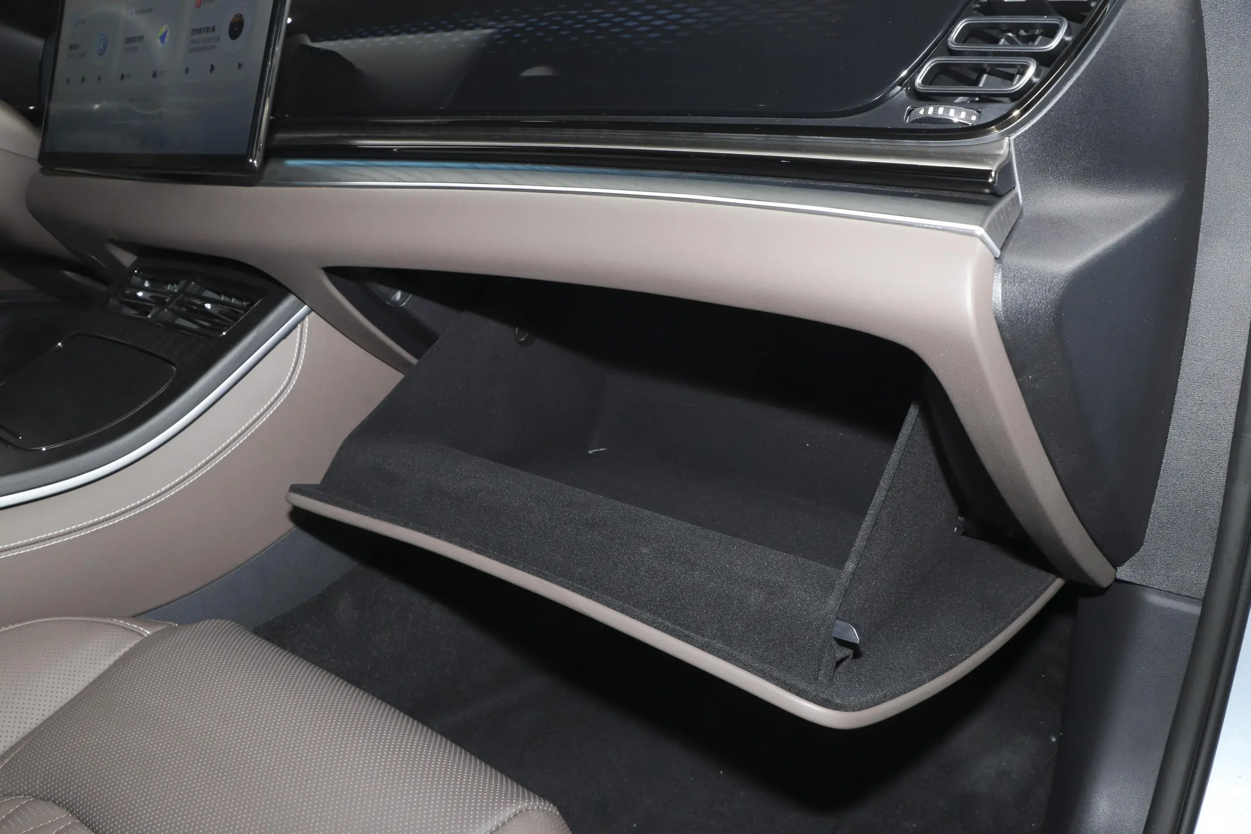 byd han dm-i 2023 интерьер-4