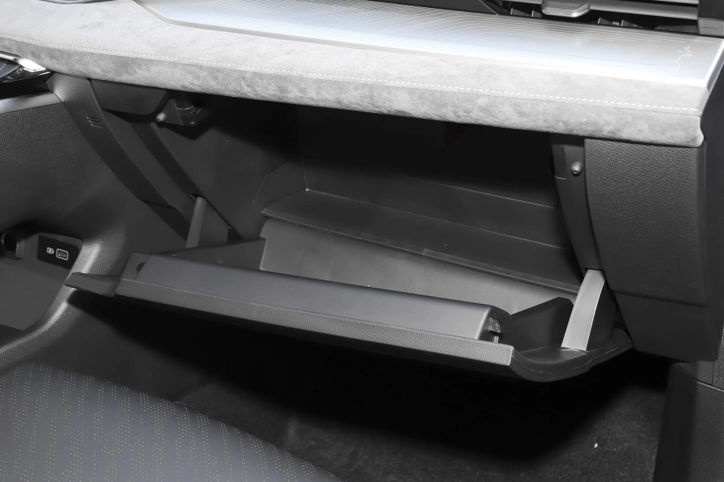 geely protace 2023 interior-4