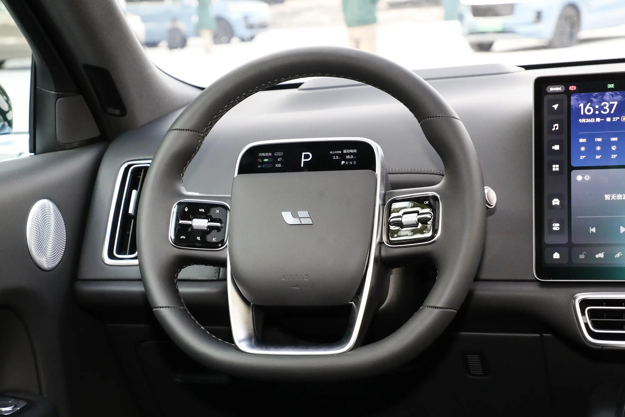 li auto l8 2023 интерьер-2