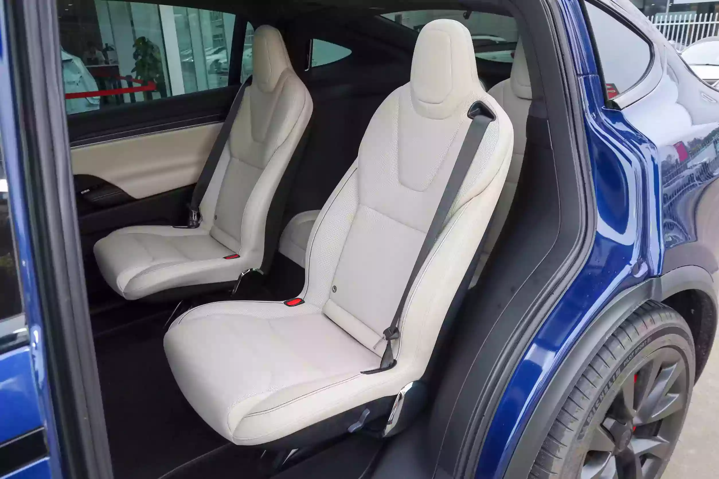 tesla model x 2023 space-2