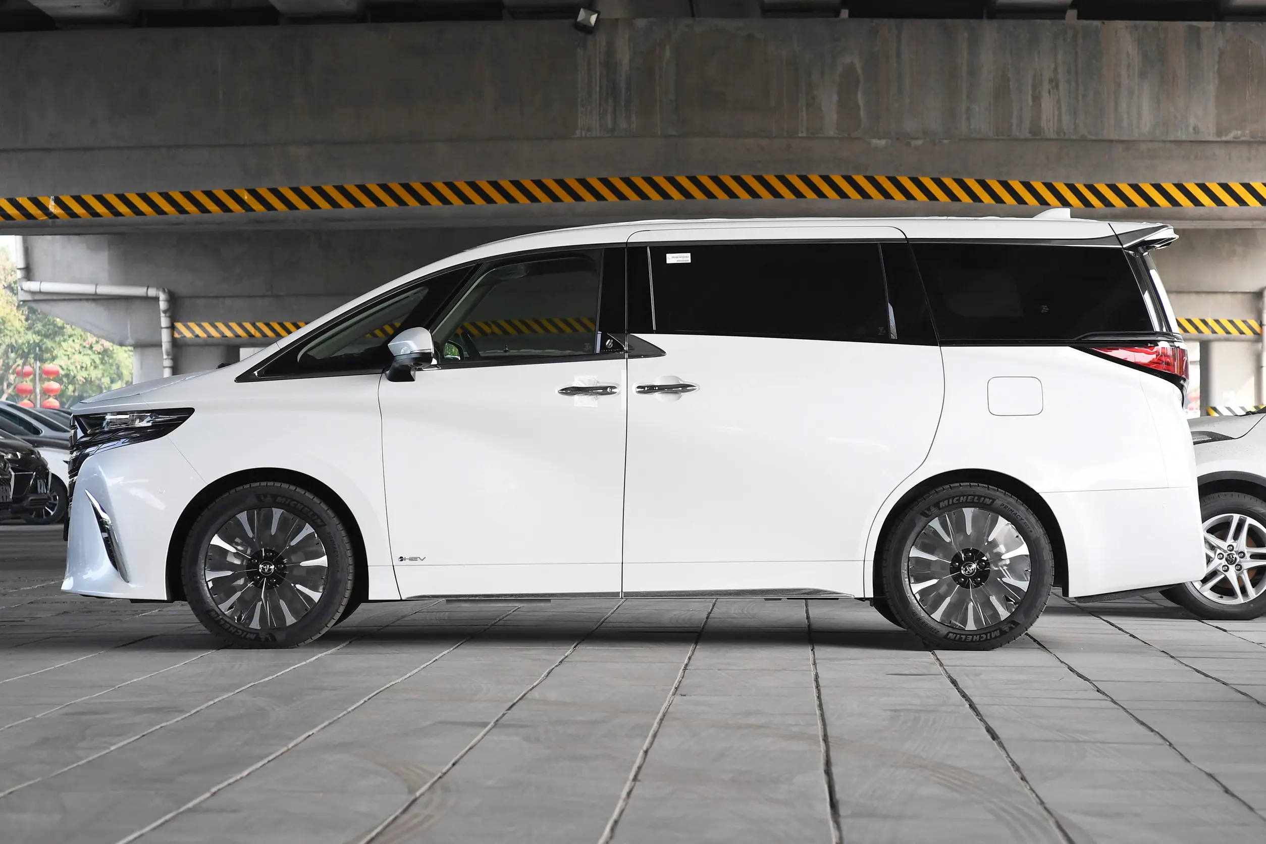 toyota alphard 2023 внешний вид-3