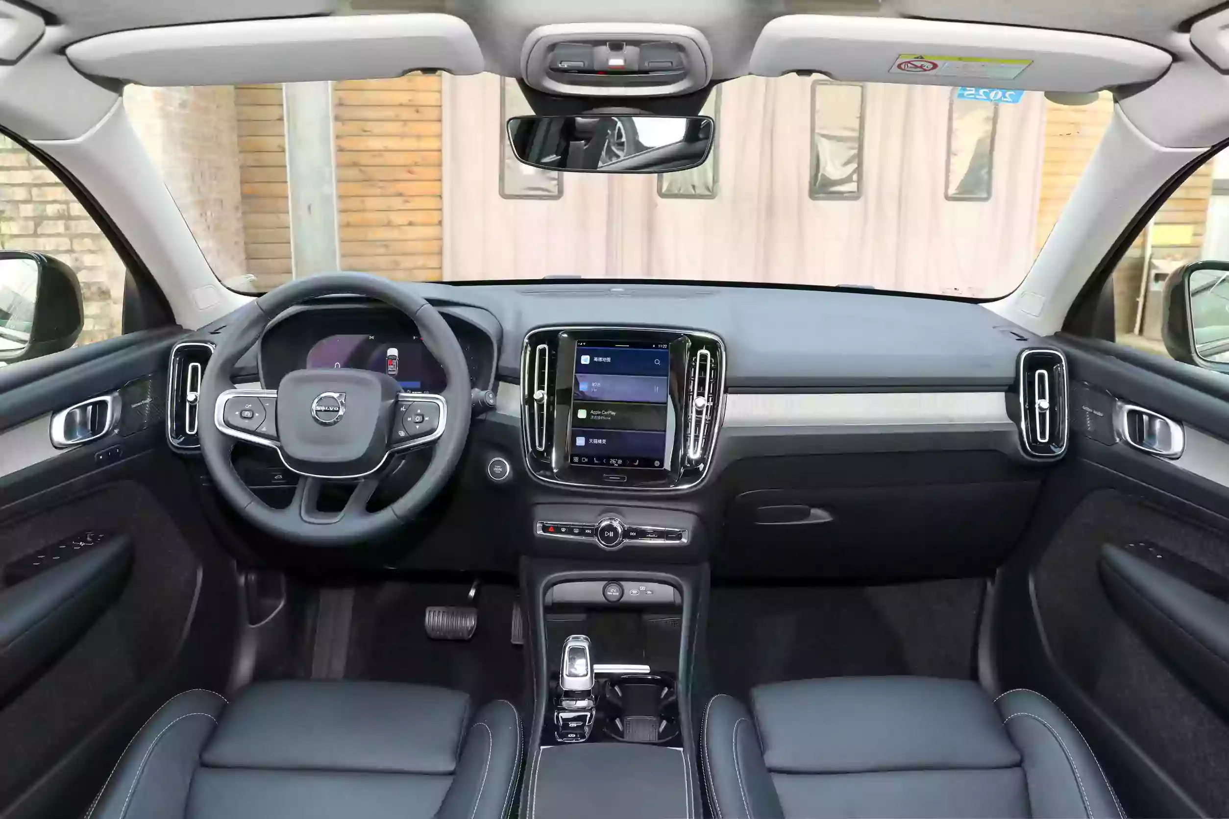 volvo xc40 2024 interior-1