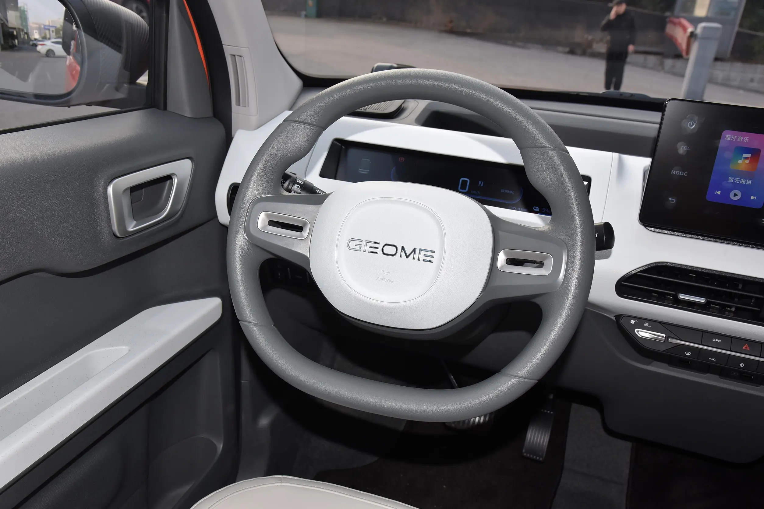 geely panda 2024 интерьер-2