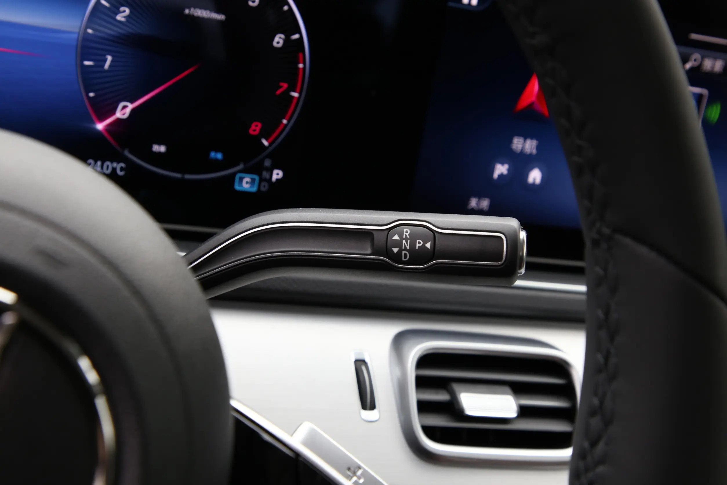 mercedes-benz gle 2024 интерьер-3