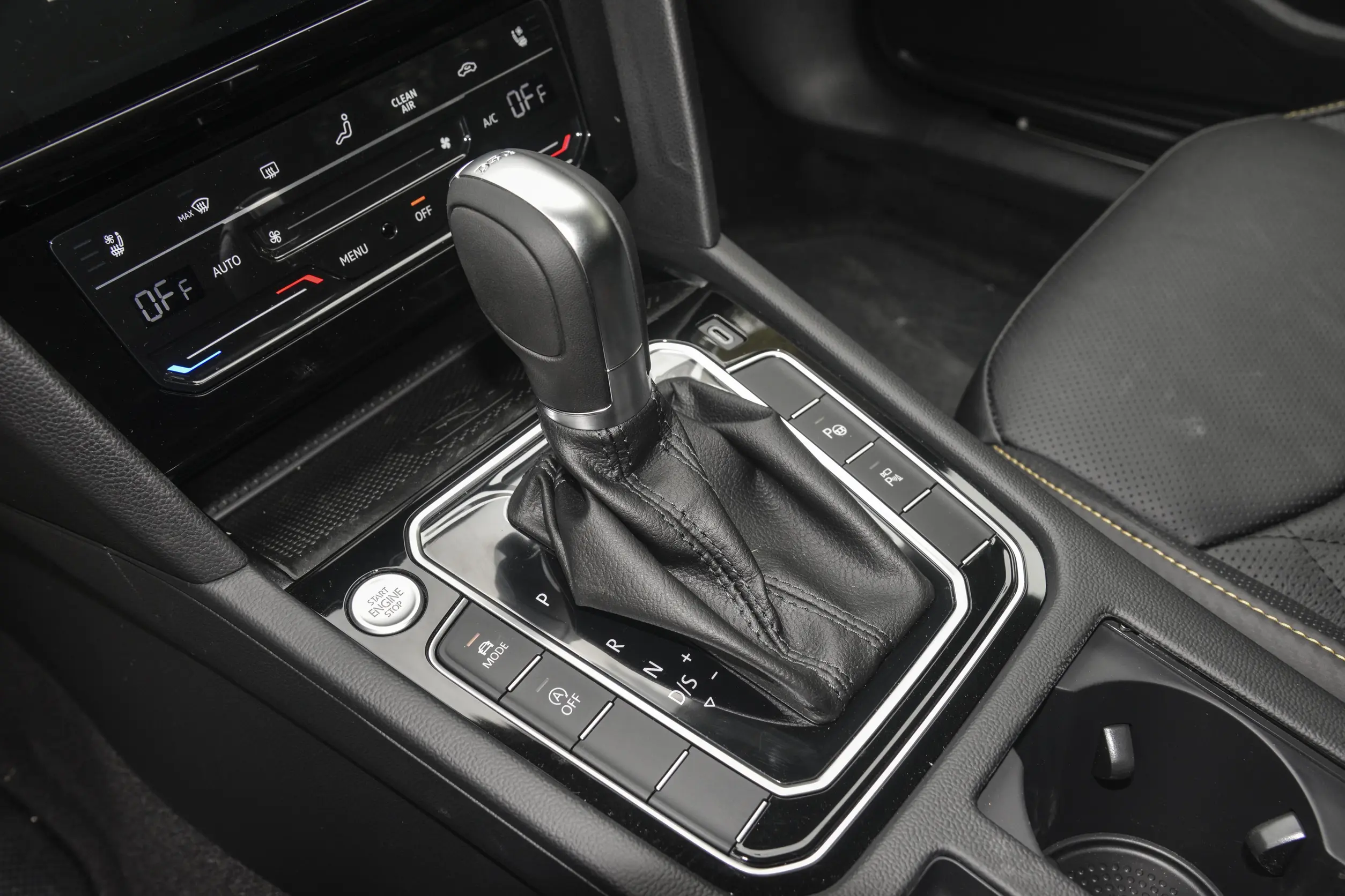 volkswagen arteon 2024 interior-3