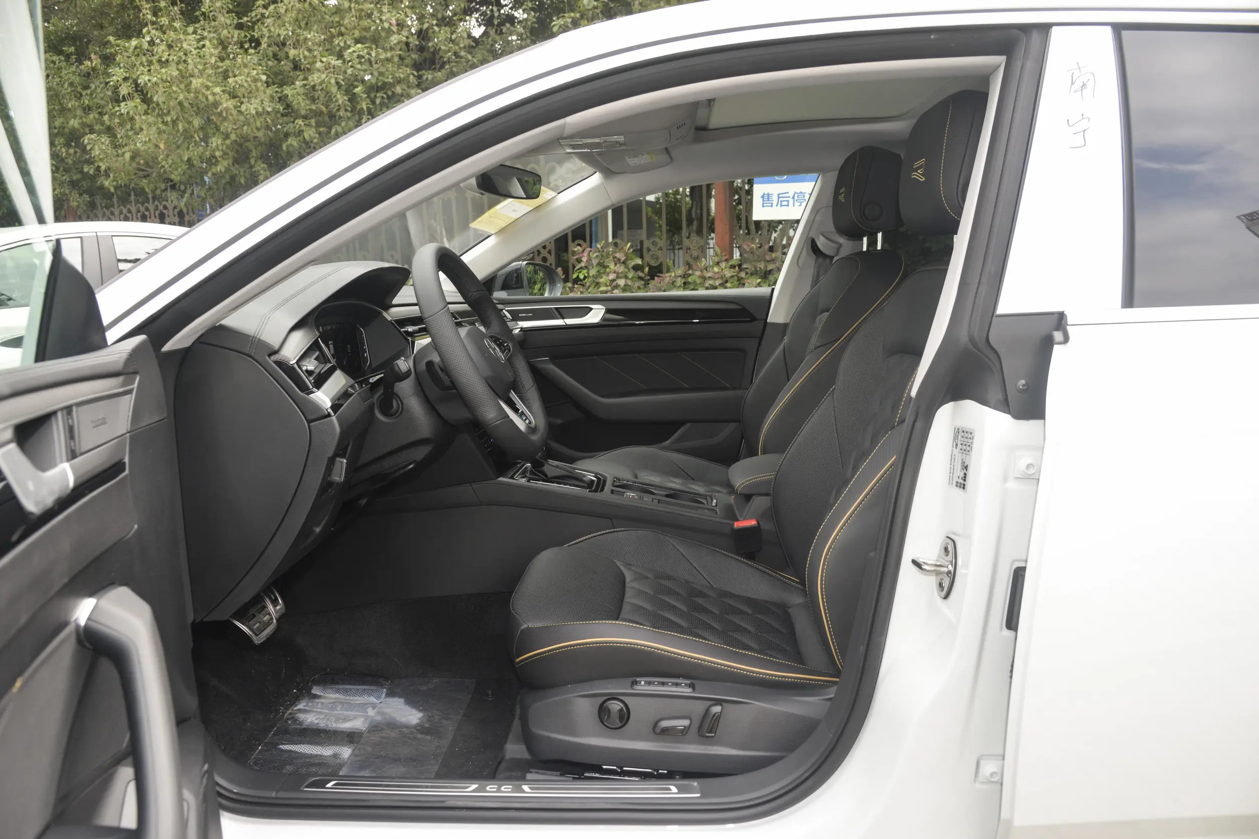 volkswagen arteon 2024 space-1