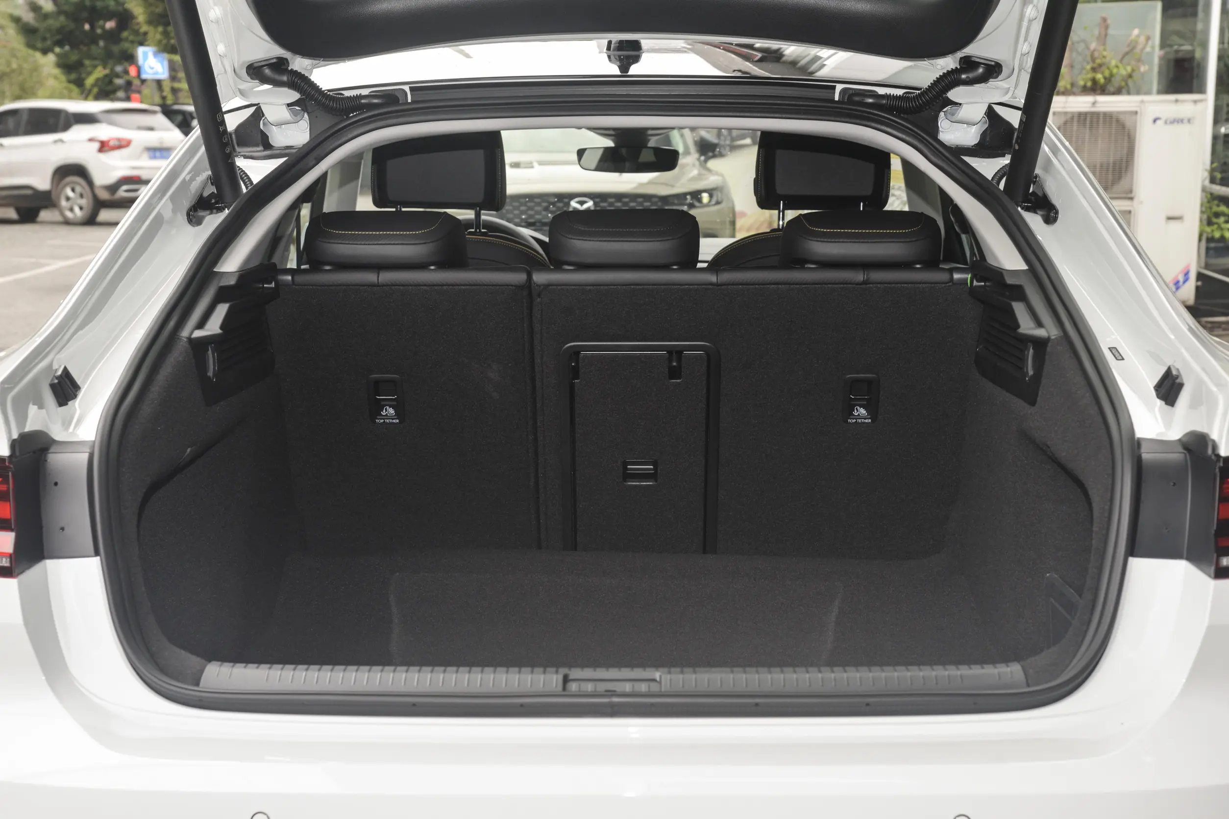 volkswagen arteon 2024 space-4