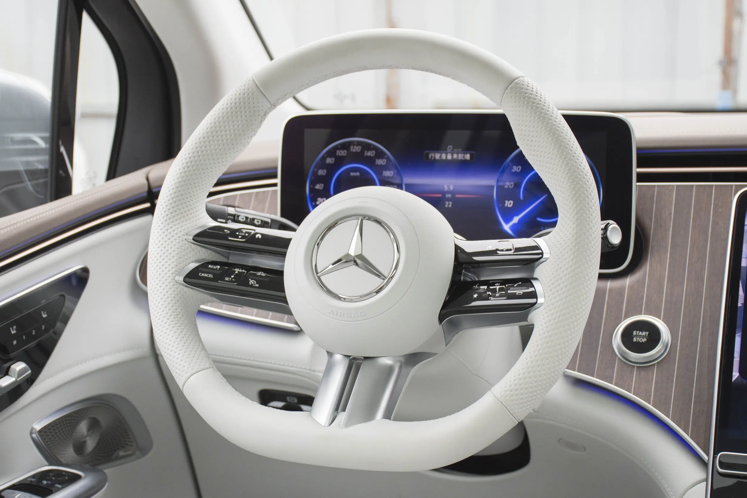 mercedes-benz eqe suv 2024 интерьер-2
