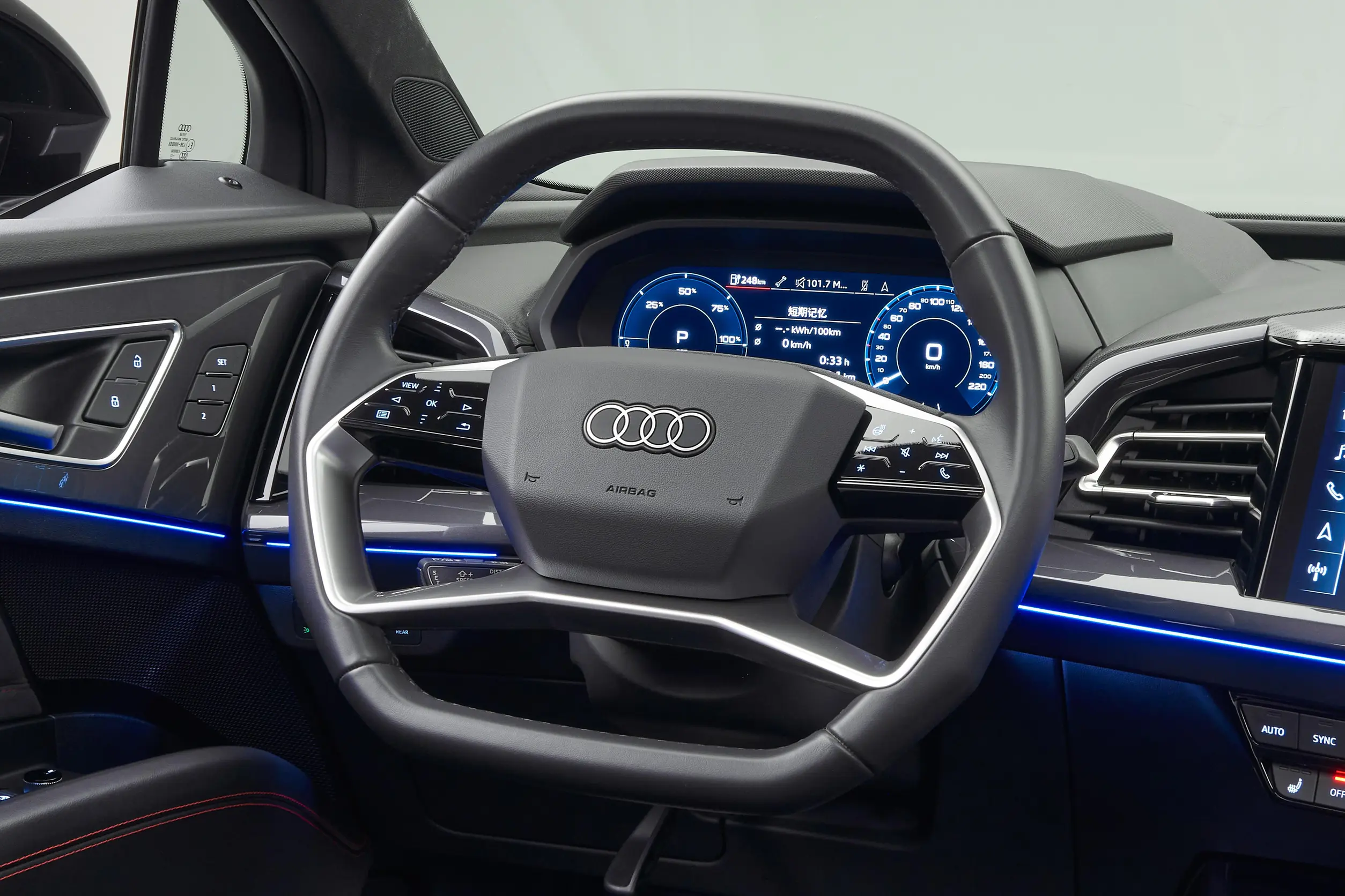 audi q5 e-tron 2023 интерьер-2
