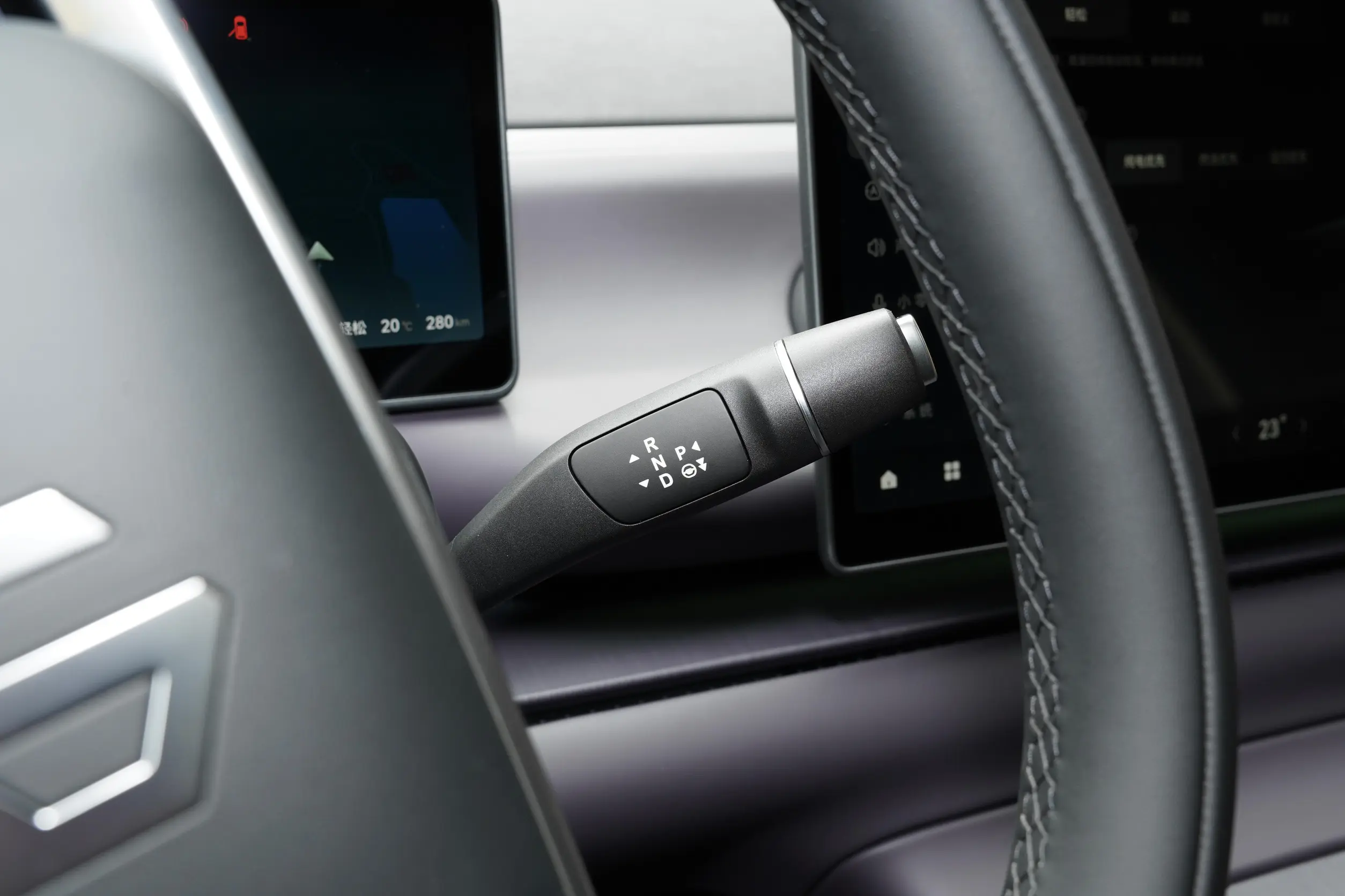 leapmotor c16 2024 интерьер-3