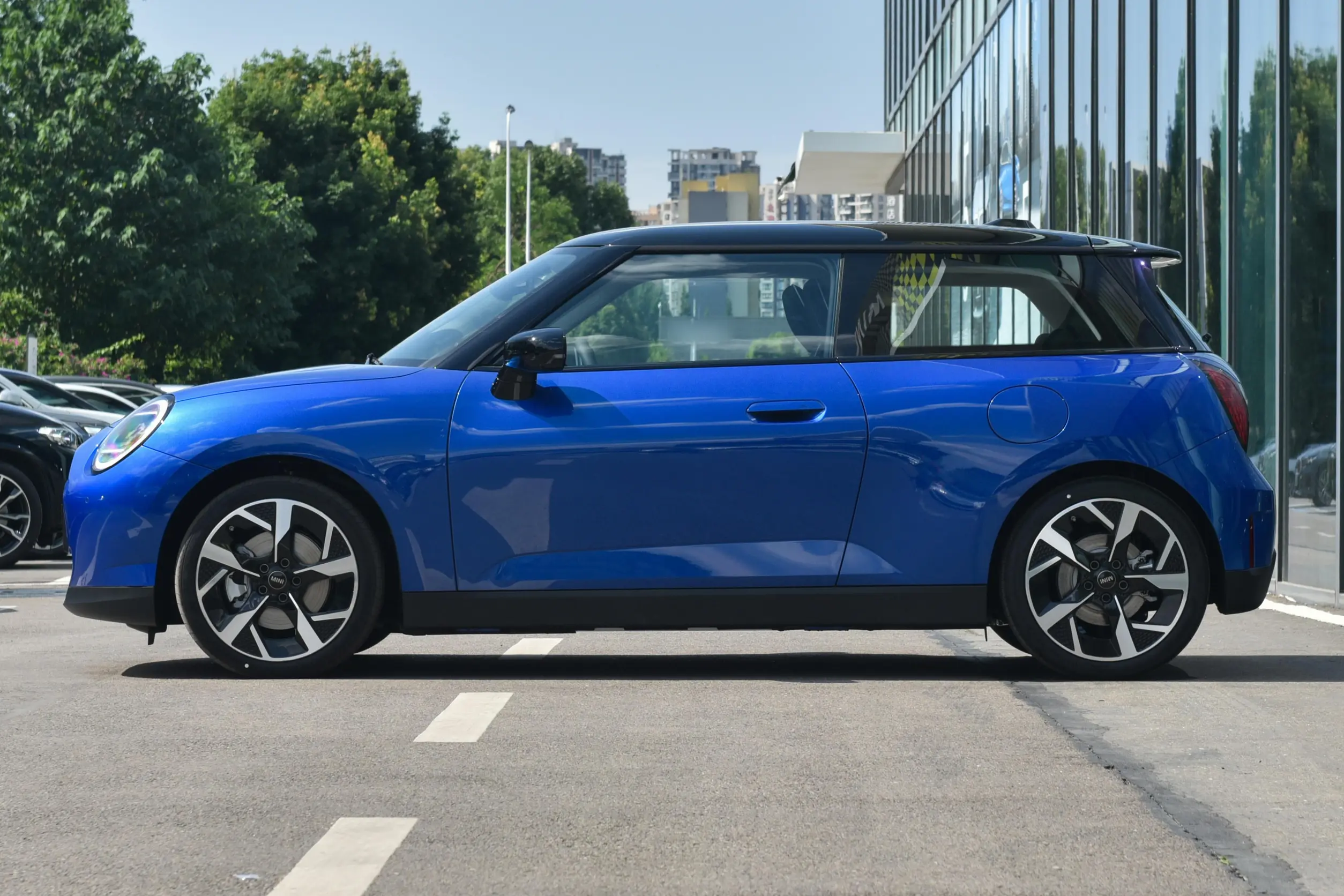 mini cooper ev 2024 внешний вид-3