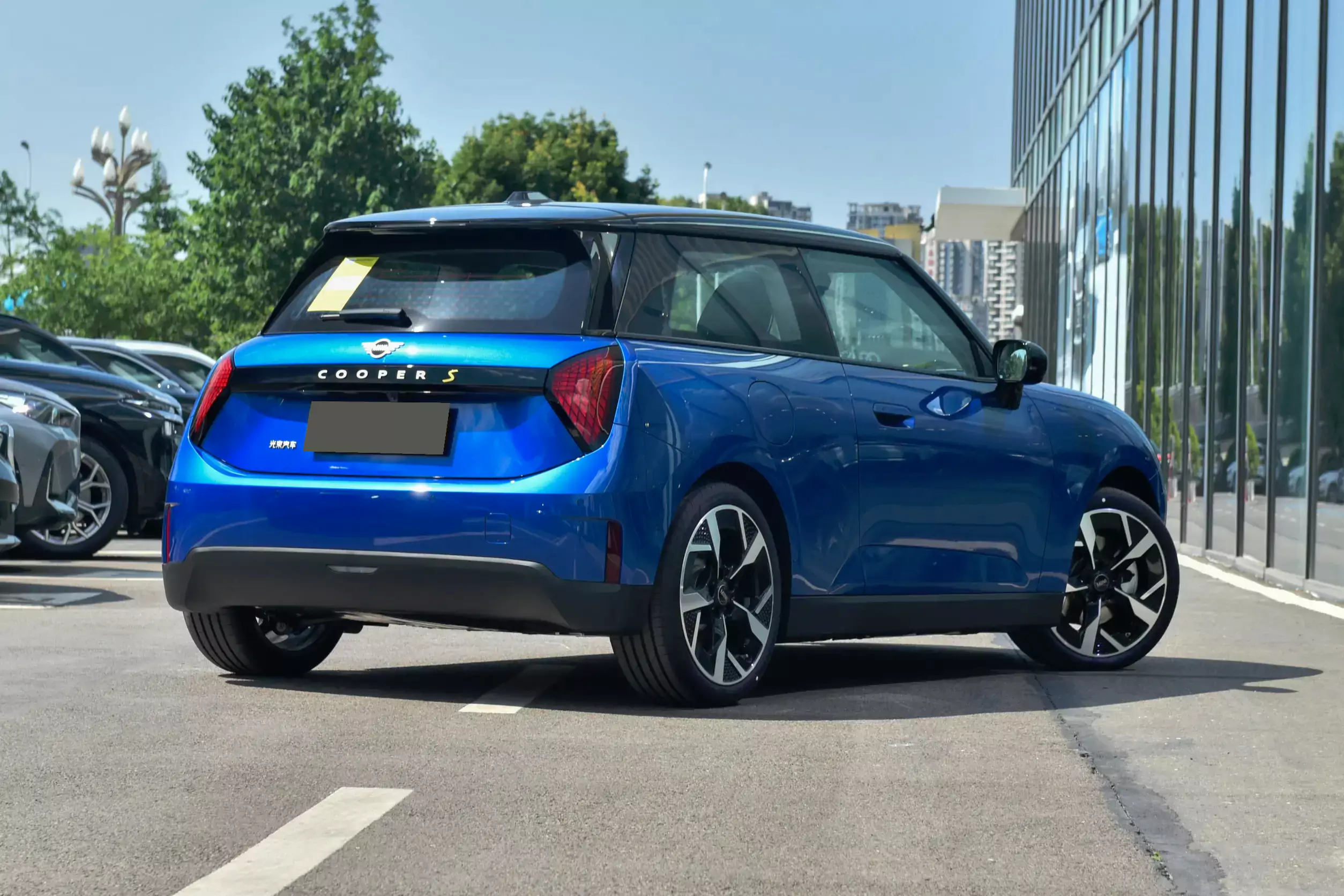 mini cooper ev 2024 внешний вид-4