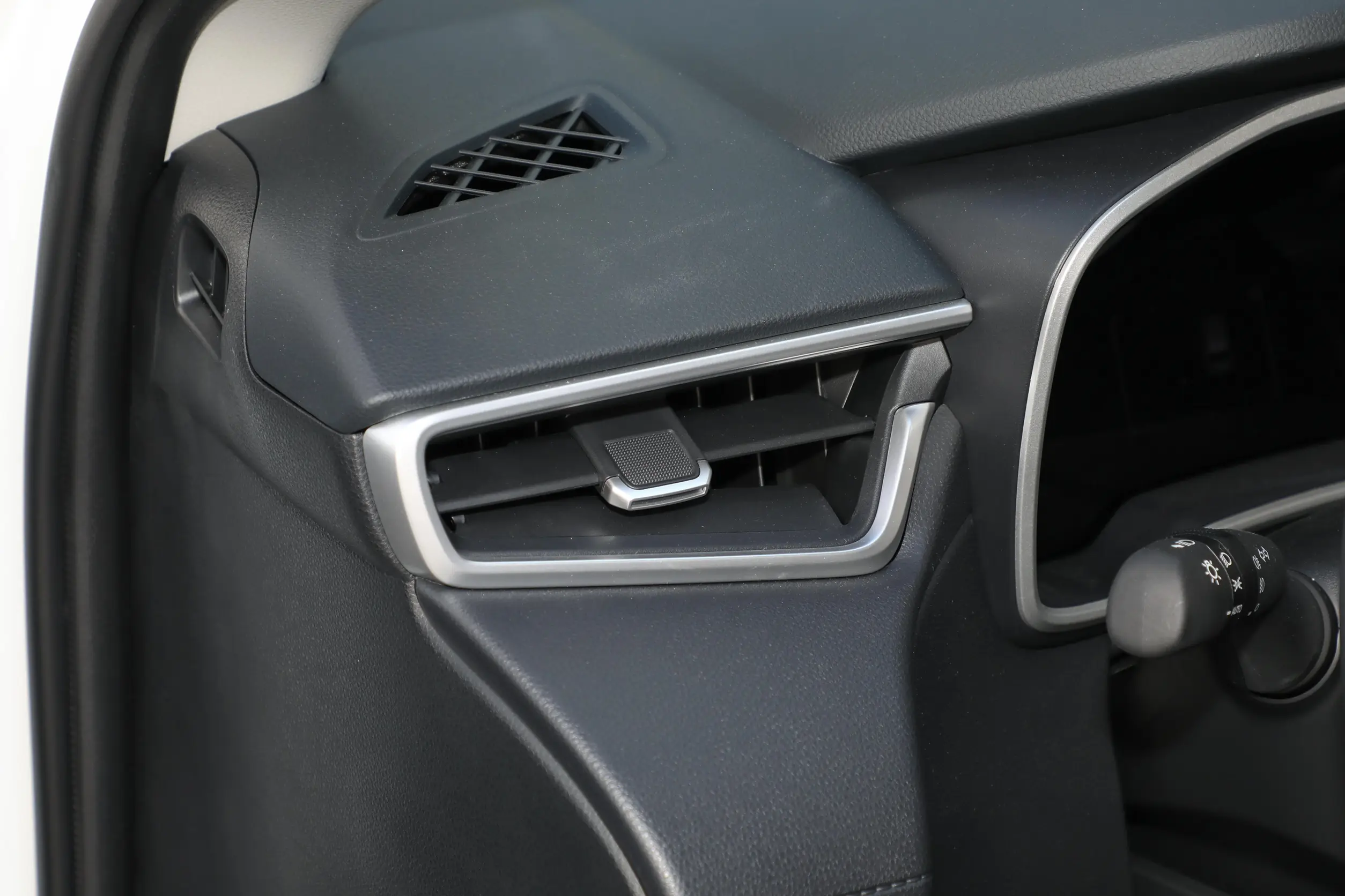 toyota frontlander picture (6)