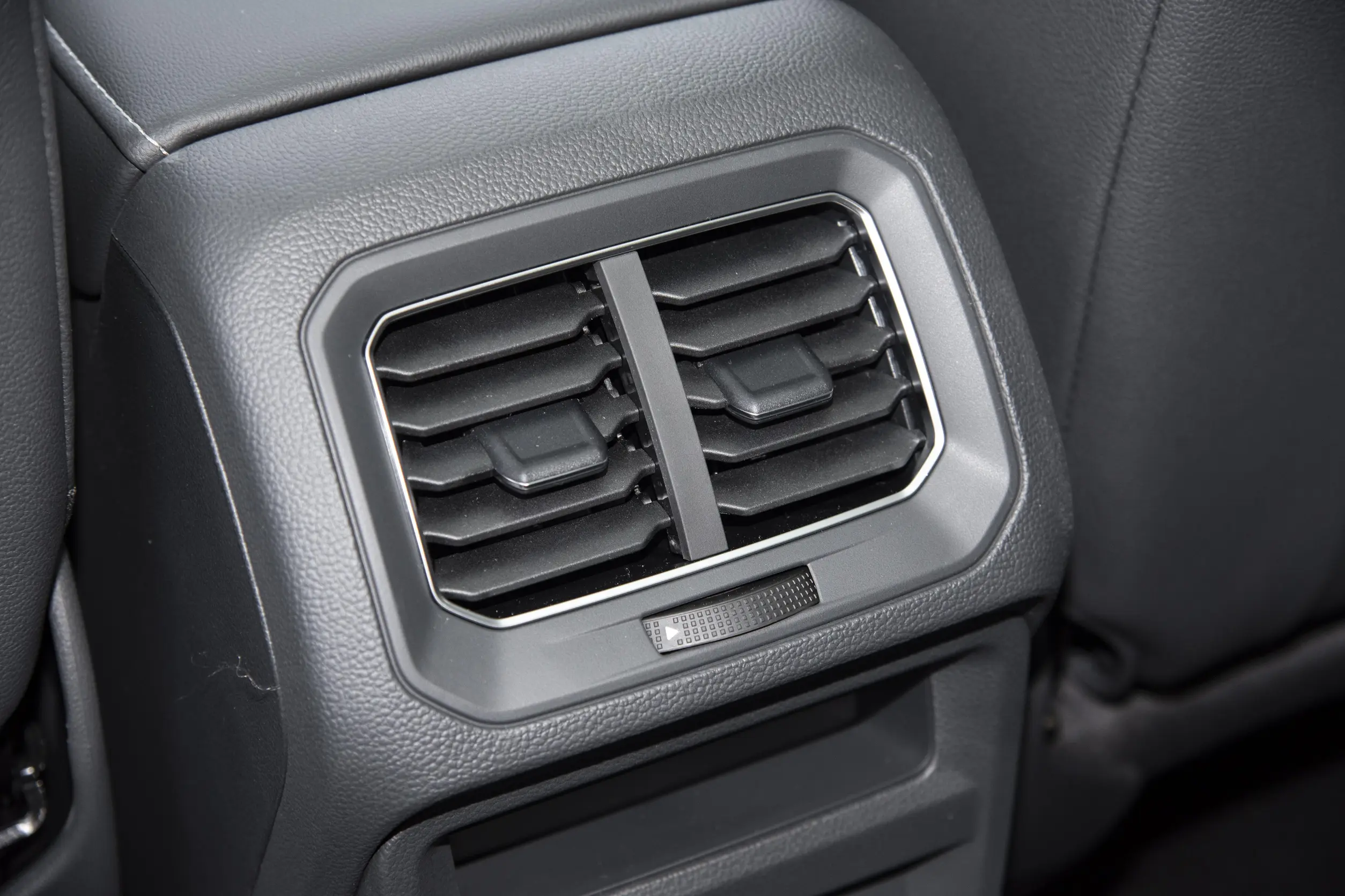 volkswagen tiguan l picture (4)