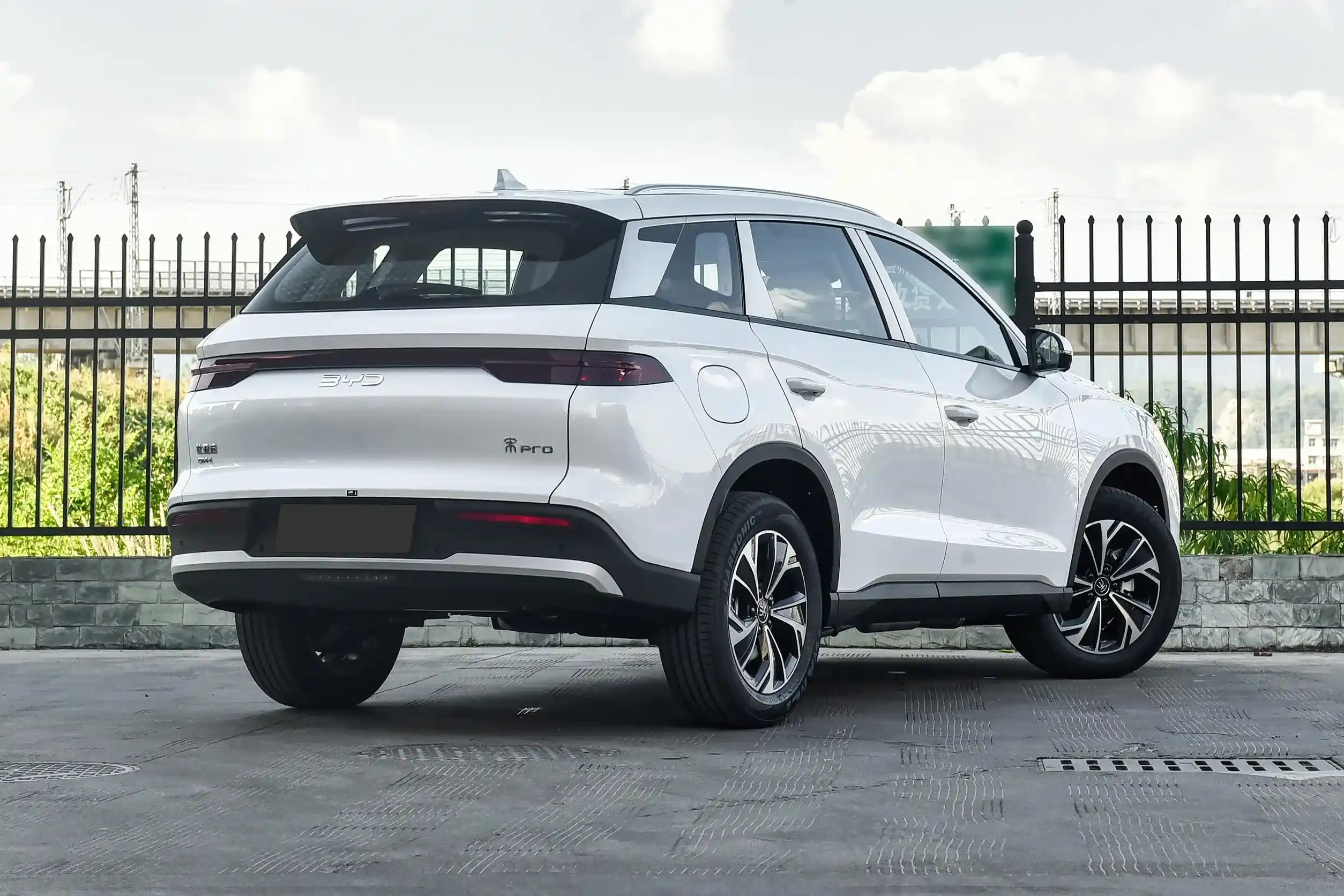 byd song pro dm 2025 внешний вид-4