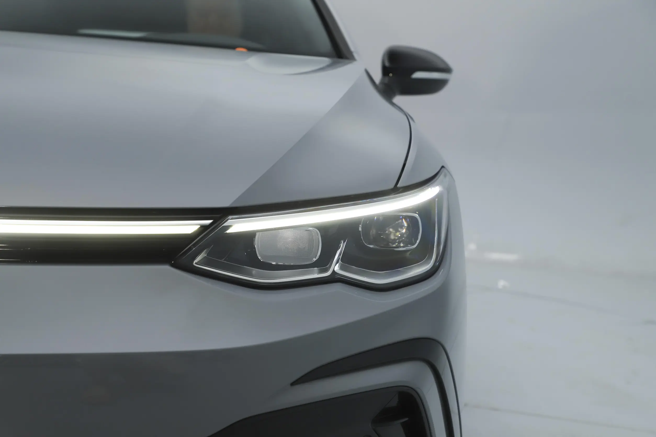 volkswagen golf 2024 picture-1