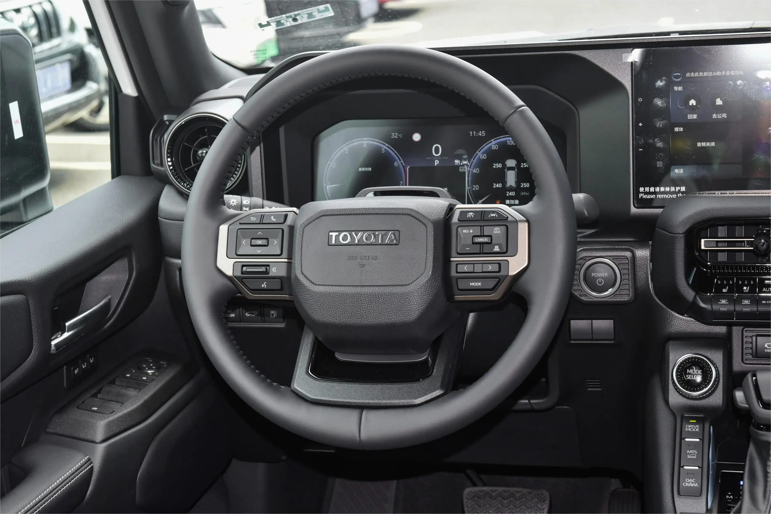 toyota land cruiser prado 2024 интерьер-2