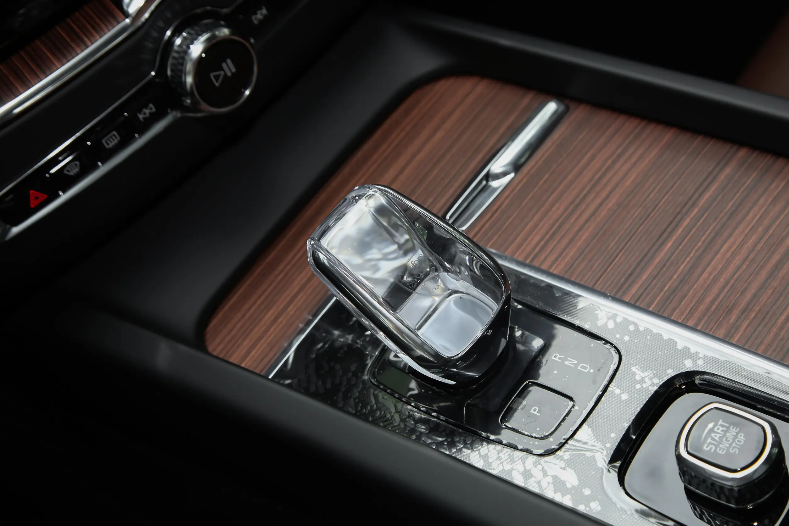 volvo xc60 phev 2025 интерьер-3
